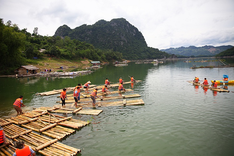 visit mai chau hoa binh in 2 days bamboo raft